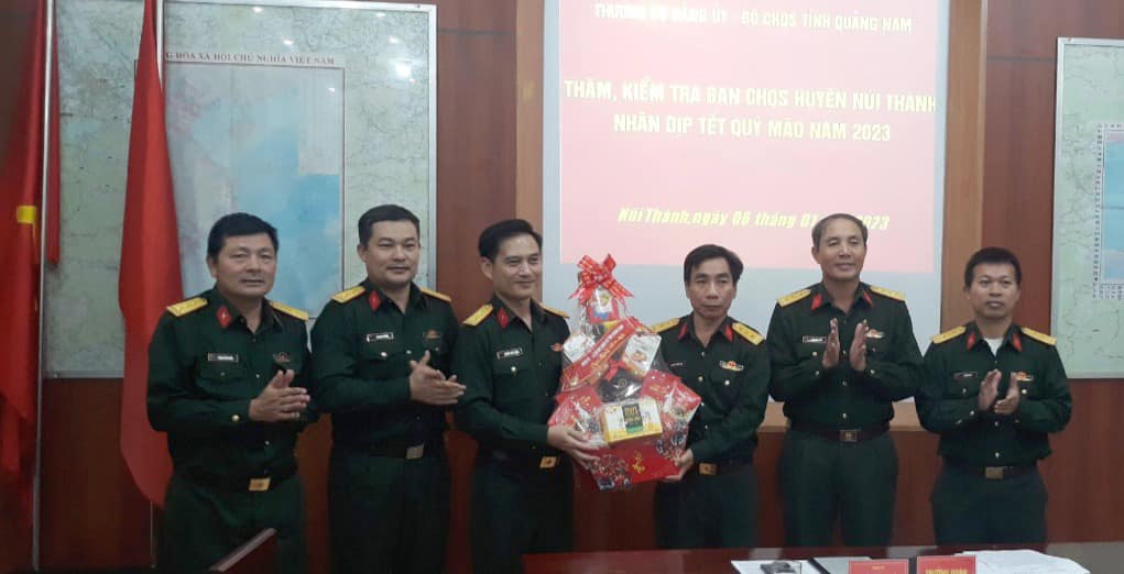 Bộ Chỉ huy quân sự tỉnh thăm, kiểm tra, chúc tết Ban CHQS huyện Núi Thành.