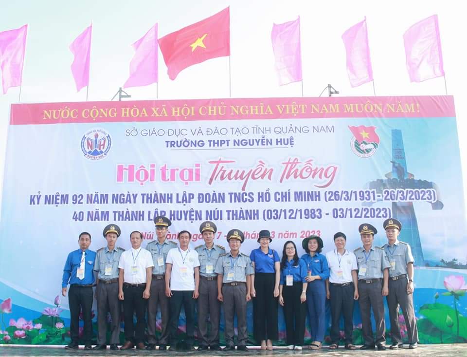 Trường THPT Nguyễn Huệ tổ chức Hội trại truyền thống 
