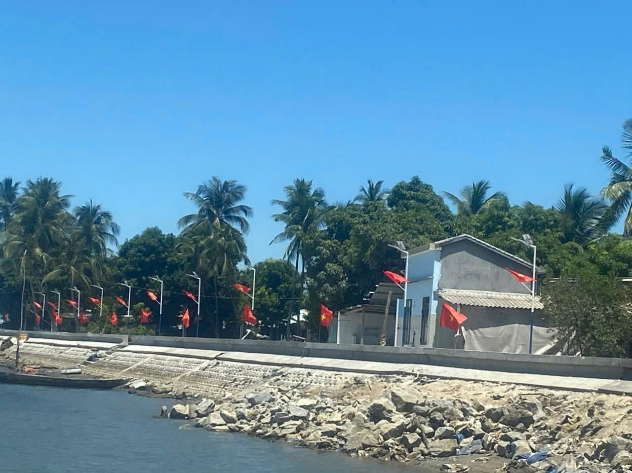 Tam Hải ra mắt mô hình tuyến đường cờ “Tôi yêu Tổ quốc” chào mừng các ngày lễ lớn trong năm tại thôn Long Thạnh Tây