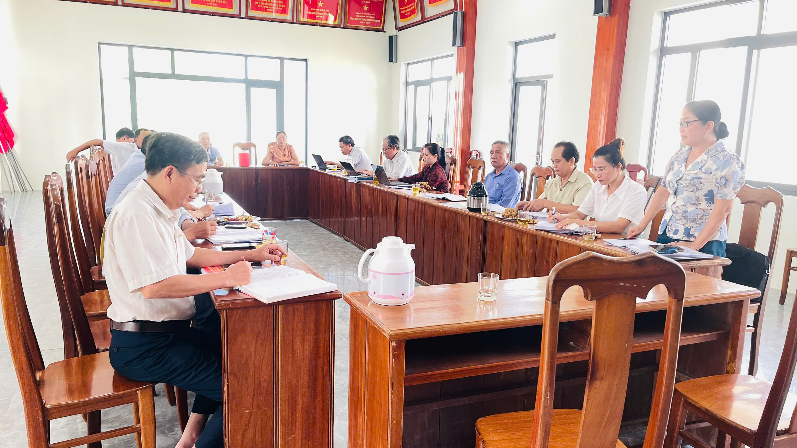 Núi Thành tổ chức giám sát việc thực hiện Luật thực hiện dân chủ ở cơ sở đối với quy trình niêm yết công khai thực hiện xây dựng nông thôn mới nâng cao tại xã Tam Giang