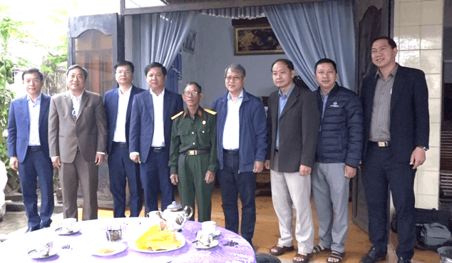 Đoàn công tác Bí thư Tỉnh uỷ Quảng Nam, Bí thư Huyện uỷ Núi Thành đến thăm đối tượng chính sách tiêu biểu