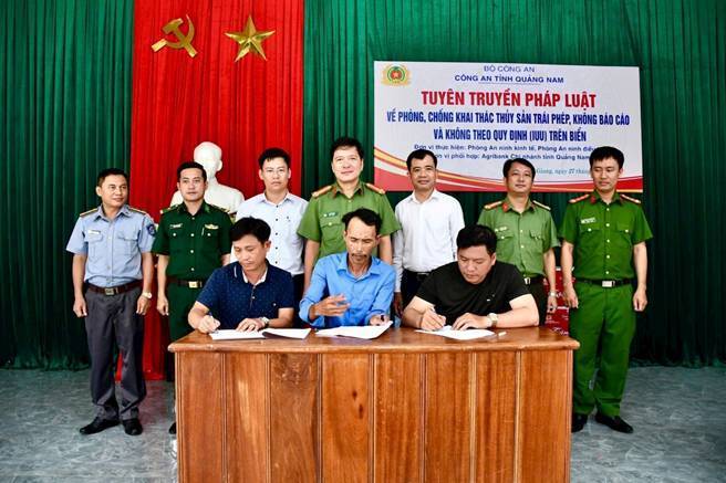 Tuyên truyền phòng chống khai thác IUU cho ngư dân xã Tam Giang